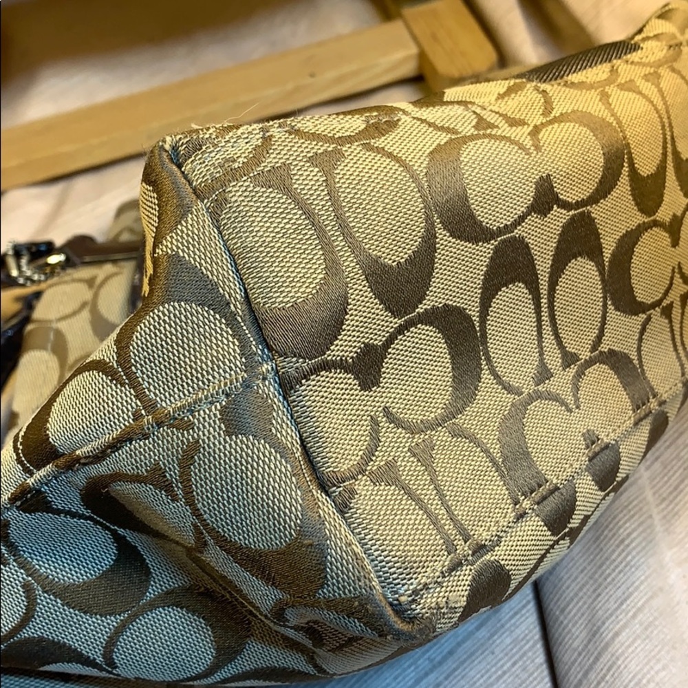 Coach iconic logo canvas/leather everyday tote - Picture 5 of 16
